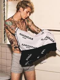 Machine gun kelly and pete davidson fell off the stage on snl last night rebecca alter1/31/2021 tv ad tech company innovid plans going public via spac 5 things to know before the stock market opens. Machine Gun Kelly Fotos 55 Von 259 Last Fm
