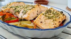 Cocina la merluza durante unos 10 minutos a 200 ºc. Salmon Al Horno Con Patatas Panadera Cocina