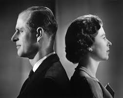 La regina sorride al marito, il principe filippo, durante l'incontro nello studio privato il principe filippo ha davvero tradito la regina con tutte queste donne? Royal Family News L Amore Tra La Regina Elisabetta Ii E Il Principe Filippo