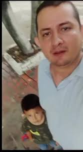 "Le digo a mi hijo: ‘Eres mi hermanito, mi mamá me lo regaló’. Y él, todo  serio, me contesta: ‘¡No, mentiroso! Yo soy su hijo’. Me mira feo, y ahí  estallan las risas 😂 #HumorEnFamilia #RisasConMiHijo ...