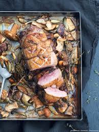Roti De Magrets De Canard Farcis Aux Fruits Secs Et Aux Cepes Recette Canard Farci Magret De Canard Recettes De Cuisine