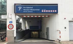 The city constructed a three story garage with six hundred spaces. Tiefgarage Am Bahnhof P4 Parken In Freiburg Breisgau