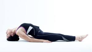 Postura Del Pez Matsyasana Categoria Hacia Atras Com Imagens Yoga Preliminares