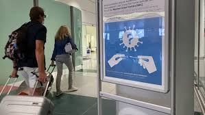 Jeder flughafen hat seine stoßzeiten, die von der tageszeit oder auch vom wochentag abhängigen sein können. Coronatest Am Flughafen Quarantane Bestimmung Bei Ruckkehr Aus Risikogebieten Bayern 1 Radio Br De