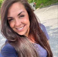 We discovered this week that we have a pear tree in our backyard! And when  I tell you there are SO MANY. Please share your fave recipes with pears!  🙏🙏