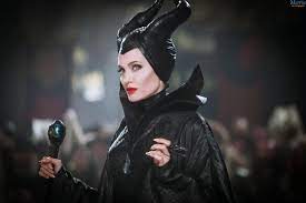 On a transformé notre shalimar en reine maléfique à l'occasion de la sortie de #maléfique2 au ciné avec nrj & disney on vous offre des places pour aller voir le film, vous en voulez ? Malefique 2 Angelina Jolie Et Elle Fanning Sur Le Tournage Le Synopsis Officiel Devoile Melty