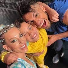 Linda Esten's Instagram, Twitter & Facebook