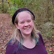 Elizabeth Guthrie's Instagram, Twitter & Facebook