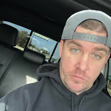 It's a family affair! ⚓ U.S. Navy Master Chief Intelligence Specialist  Heather Hames, assigned to Carrier Strike Group 15, and Master Chief  Intelligence Specialist Jeffrey Hames, assigned to Naval Special Warfare  Mission