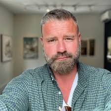 Peggy Speer's Instagram, Twitter & Facebook