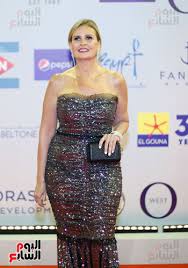 بعد تصدر الفنانة ليلى علوي تريند جوجل من خلال إطلالتها الجريئة فى مهرجان الجونة، يمكنك مشاهدة أبرز إطلالات ليلى علوي التي أثارت عاصفة من الجدل حول الأناقة والشياكة. Ù„ÙŠÙ„ÙŠ Ø¹Ù„ÙˆÙ‰ ØªØªØ£Ù„Ù‚ ÙÙ‰ Ù…Ù‡Ø±Ø¬Ø§Ù† Ø§Ù„Ø¬ÙˆÙ†Ø© ÙˆØªÙˆØ§Ø¬Ø¯ Ø§Ù„Ù…Ø·Ø±Ø¨ Ø£Ø¨Ùˆ Ø¨ØµØ­Ø¨Ø© Ø²ÙˆØ¬ØªÙ‡ ÙˆÙ‡Ù‰ Ø­Ø§Ù…Ù„ Ø§Ù„ÙŠÙˆÙ… Ø§Ù„Ø³Ø§Ø¨Ø¹