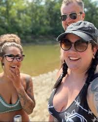 Erica Oakley's Instagram, Twitter & Facebook