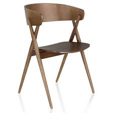 Décorez vos chambres avec des chaises en bois design pour apporter cette lumière et cette élégance si caractéristiques. Chaise Design En Bois Fonce Sanna