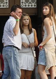 He became a member of the katona józsef theatre in budapest. Stohl Andras Mosolyogva Megy A Bortonbe Foto Nlc