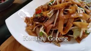 This flavorful and spicy fried noodle dish is common in indonesia. Resep Kwetiau Goreng Youtube