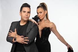 Este viernes, música, ritmo, pasión, y grandes estrellas se fusionan en la pista, para dar sus últimos pasos ante los jueces más exigentes que hayas visto. Emir Pabon Y Michelle Vieth Eliminados De Las Estrellas Bailan En Hoy