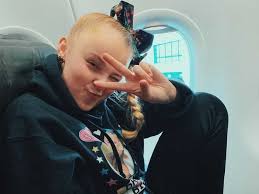 But yesterday (april 21), siwa posted a tiktok of herself letting her hair down, which is a rare occurrence for the dancer, singer, actress, and social. Jojo Siwa Height Age Boyfriend Biography Wiki Net Worth Tg Time
