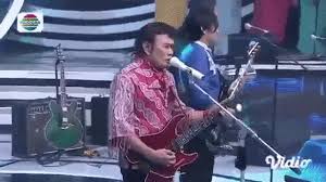 Bahkan panggilan rhoma irama tiap memanggil nama ani jadi viral di media sosial untuk generasi sekarang. Saat Sby Terharu Rhoma Irama Berdoa Dan Nyanyikan Lagu Untuk Bu Ani Kumparan Com