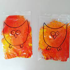 Bolsas Sensoriales De Mezcla De Color Hemos Aprendido Que Mezclando Tempera De Rojo Y Amarillo Sale Naranja Y Rojo Y Amarillo Mezcla De Colores Salas Naranja