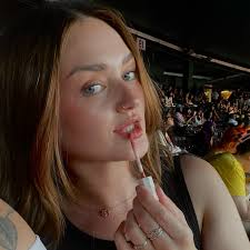 how you gonna be hating from outside the concert ? you can't even get in …  🎤✨🍾💋 #breezybowl