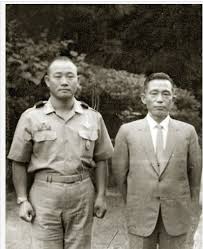 그리고 1999년 즈음 당시 젊은 피 수혈에 열을 올리던 한나라당과 민주당 사이에서 합리적이고 개혁적인 보수를 이루겠다고 천명하며 한나라당에 입당, 2000년. ê¸°ì‚¬ ì—­ëŒ€ê¸‰ ë¹ŒëŸ° ì „ë'í™˜ ì´ë ‡ê²Œ ê°€ì‹œë©´ ì•„ë‹ˆ ë˜ì˜µë‹ˆë‹¤