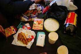 Ikan lele di alam adalah ikan jenis nokturnal atau aktif mencari makan di malam hari sementara di siang hari lebih banyak tinggal di tempat gelap dan sejuk. Tips Menu Makanan Saat Mendaki Argopuro