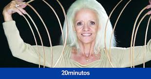 Lamentablemente, melvin falleció en el 2009. La Mujer Con El Record Guinness A Las Unas Mas Largas Del Mundo Cuenta Como Se Le Rompieron En Un Tragico Accidente