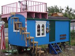 Der Original Lowenzahn Bauwagen Von Peter Lustig Im Film Flickr Small House Exteriors Rustic Houses Exterior Small House