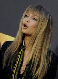 La Frange Legere Et Effilee De Gigi Hadid Coupe De Cheveux Cheveux Long Avec Frange Coupe De Cheveux Tendance