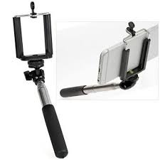 This allows for shots to be taken at angles and distances that would not have been possible with the human arm by itself. Selfie Stick Ausziehbarer Handy Halter Ca 60 Cm Weltbild De