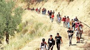 Suriye iç savaşından kaçan 3.5 milyon suriyeliye ev sahipliği yapan türkiye şimdi de i̇ran sınırından yeni bir göç dalgası ile karşı karşıya bulunuyor. Chp Nin Raporunda 6 5 Milyon Afgan Multeci Uyarisi Iran Kacak Gecislere Goz Yumuyor Tir Larla Afganlilari Turkiye Ye Gonderiyor