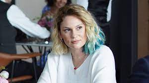 Ailesi, i̇ran şahı muhammed rıza şah pehlevi 'nin son eşi prenses farah diba 'yı çok sevdikleri için adını farah koymuş. Zeynep Farah Abdullah Kimdir Kac Yasinda Aslen Nereli Evli Mi Iste Biyografisi