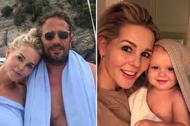 Chantal janzen introduceert eigen onlineplatform &c &c, zo heet het nieuwe digitale platform van chantal janzen waarmee ze alles wat haar raakt, inspireert en fascineert met de wereld wilt delen. Volgers Chantal Janzen Ontroerd Na Foto Met Babybuik Shownieuws