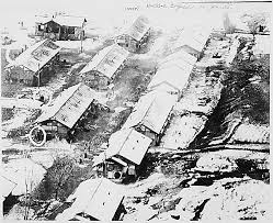 Http History Searchbeat Com Koreanwar 1952 Barracksbig Gif Korean War Prisoners Of War Pow Camp