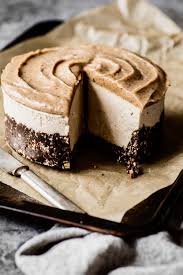 Ce Gateau A Marque Beaucoup De Points Dans Nos Familles Il Est Tout Simplement Fou Pour Ne Pas Dire Debile De Plus Desserts Cheesecake Recipes Cheesecake
