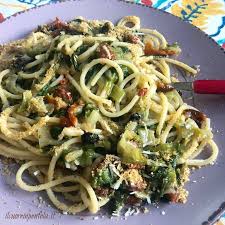 Pasta Con La Scarola La Ricetta Palermitana Della Minestra Di Scarola Ricetta Ricette Piatti Di Pasta Piatti