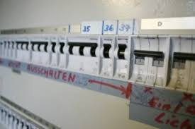 Habe in letzter zeit große sorgen da einem mann das im dorf passiert ist. Stromkasten Zu Hause Schalter Einfach Erklart