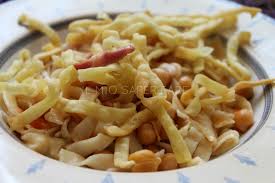 I ciceri e tria sono una ricetta tipica della cucina salentina a base di ceci e pasta di semola di grano duro. Ciceri E Tria La Mia Versione