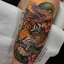 Tiger And Snake Japanese Tattoo Neo Traditional Tattoo Traditional Snake Tattoo Traditional Tiger Tattoo