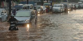 Banjir bandang berbeda dengan banjir pada umumnya atau banjir di jakarta. 6 Sekolah 3 744 Rumah Dan 20 Tempat Ibadah Di Bandung Terendam Banjir Merdeka Com