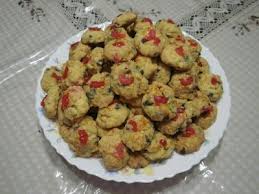 Red velvet cookies with white chocolate drizzled! Biskut Red Pearl Cookies Simple Koleksi Resepi Emak Makanan Enak Resep Makanan Resep
