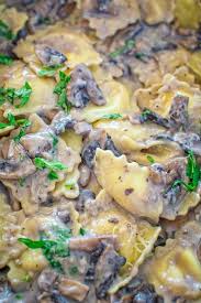 This Creamy Mushroom Ravioli Makes A Quick And Hearty Vegetarian Dinner Ready In Less Than 30 Minute Mushroom Ravioli Frozen Ravioli Recipes Stuffed Mushrooms
