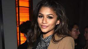 Zendaya, who stars in hbo's drama euphoria, comes from a huge family in california, so let's get nosy and learn everything there is to know about her parents and all five of her siblings. Zendaya Shuts Down Twitter Trolls Who Called Her Parents Ugly Entertainment Tonight