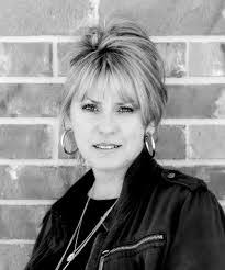 Shirley Hooks's Instagram, Twitter & Facebook