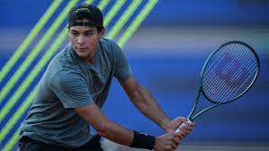 Guto Miguel vence duelo brasileiro e avança à final do juvenil de Roland Garros