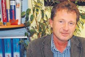Dětství prožil na jasence, kde s rodiči bydlel a kde také začal chodit do první třídy v malotřídce. Karel Kostka S Iq 206 Pracuje Pro Studenty Blesk Cz