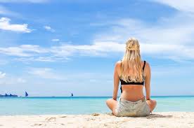 How To Take Photos Of Yourself When Traveling Solo How To Take Photos Solo Travel Beach Pictures