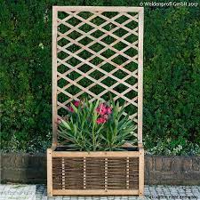 Rankgitter für blumenkasten blumenkästen holz garten. Pflanzkasten Aus Holz Mit Rankgitter Mit Weide Beflochten