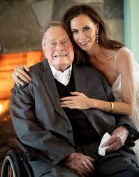 Barbara pierce bush was born 25 november 1981 in baylor university medical center, dallas, dallas county, texas, united states to george walker bush (1946) and laura lane welch (1946). Former First Daughter Barbara Bush Got Married And Only Invited 20 Family Members Abc News