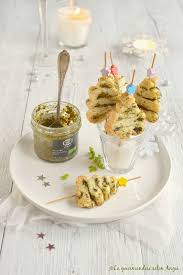Sapins Feuilletes Au Pesto Recette Express De Noel La Gourmandise Selon Angie Repas Noel Recettes Noel Recette